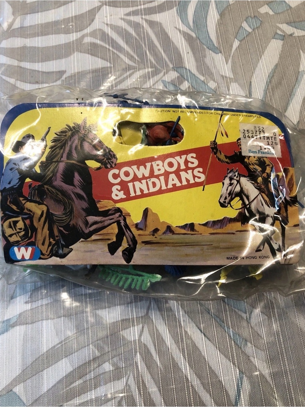 Vtg Plastic Cowboys & Indians - Made In Hong Kong